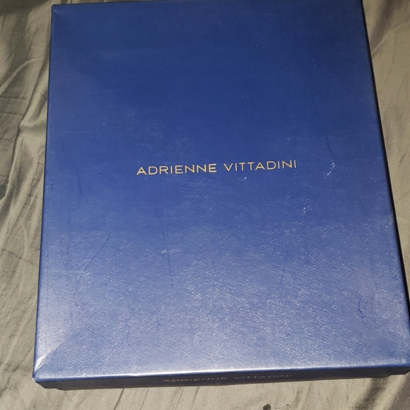 Adrienne vittadini - Picture 2 of 8